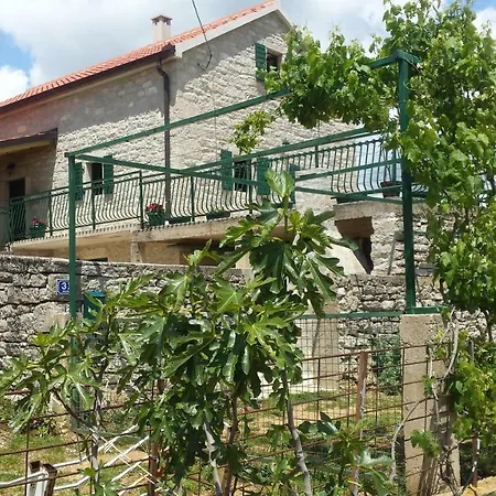 Cetina - With A View Apartman *