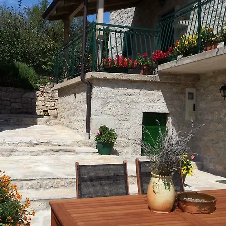 Cetina - With A View Apartman