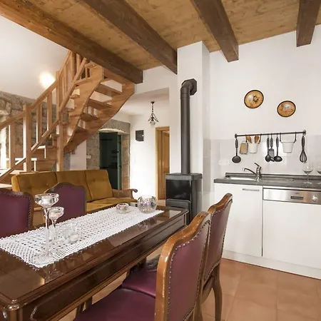 Cetina Apartment *