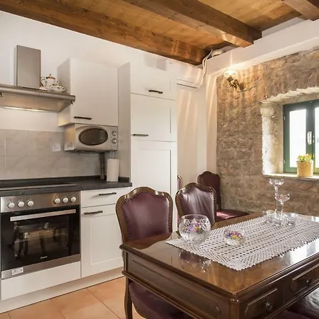 Cetina Apartment *