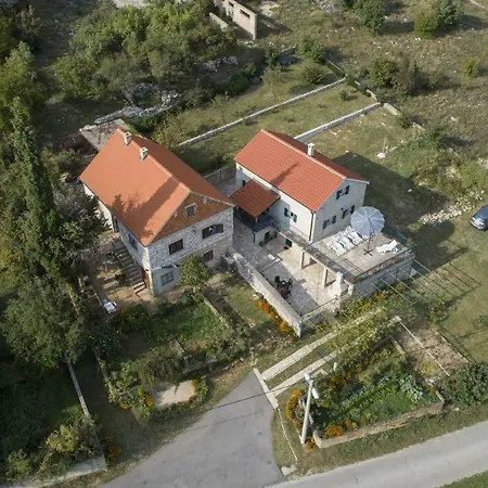 Cetina - With A View Apartman