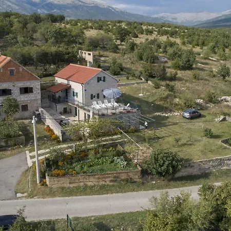 Cetina - With A View Apartman