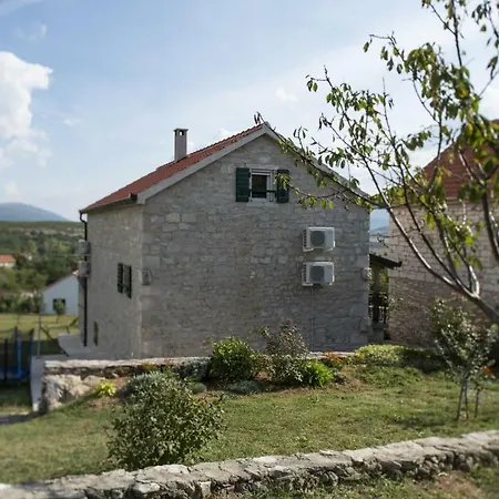Cetina - With A View Apartman