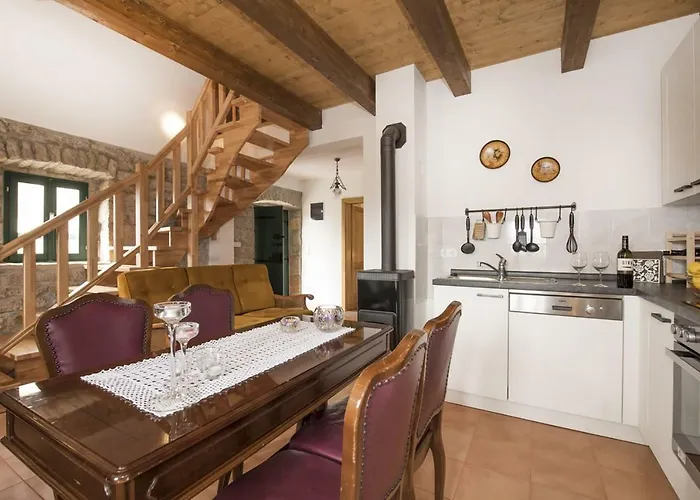 Cetina - With A View Apartment *