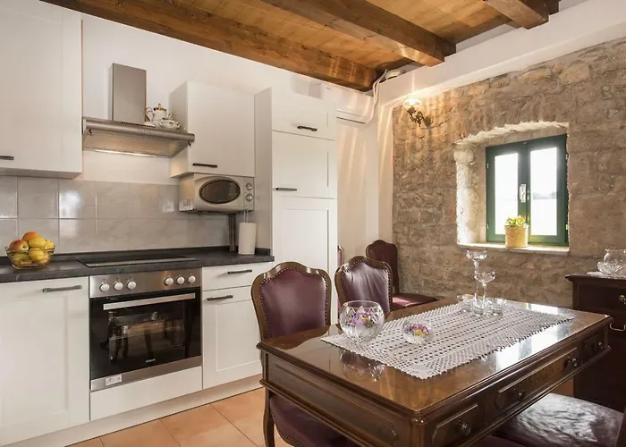 Cetina - With A View Apartment *