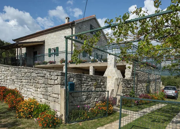 Cetina - With A View Milasi